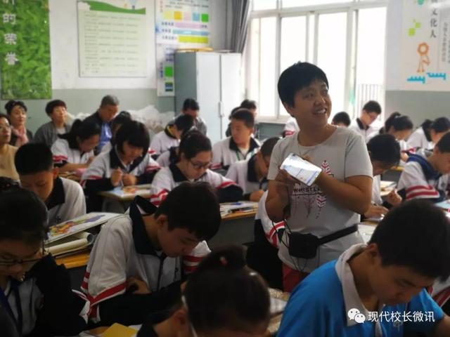 「直通校園」太原市教科研中心對萬柏林區(qū)實驗中學(xué)?！端季S導(dǎo)圖在地理生物教學(xué)中的應(yīng)用》課題進行中期評估