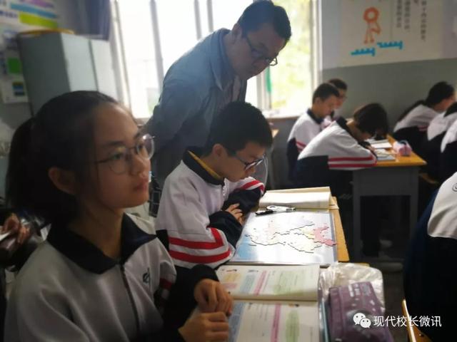 「直通校園」太原市教科研中心對萬柏林區(qū)實驗中學(xué)校《思維導(dǎo)圖在地理生物教學(xué)中的應(yīng)用》課題進行中期評估