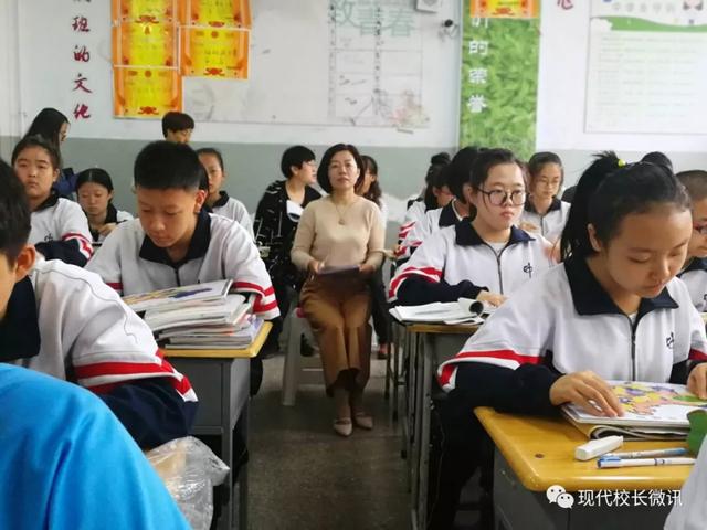 「直通校園」太原市教科研中心對萬柏林區(qū)實驗中學(xué)?！端季S導(dǎo)圖在地理生物教學(xué)中的應(yīng)用》課題進行中期評估