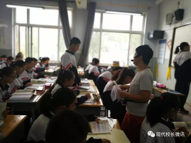 「直通校園」太原市教科研中心對萬柏林區(qū)實驗中學(xué)?！端季S導(dǎo)圖在地理生物教學(xué)中的應(yīng)用》課題進行中期評估