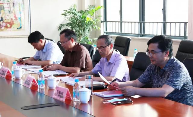 潛心課題研究同心筑夢(mèng)，提升育人質(zhì)量再譜華章（教研引領(lǐng)謀新篇,凝心聚力求發(fā)展）