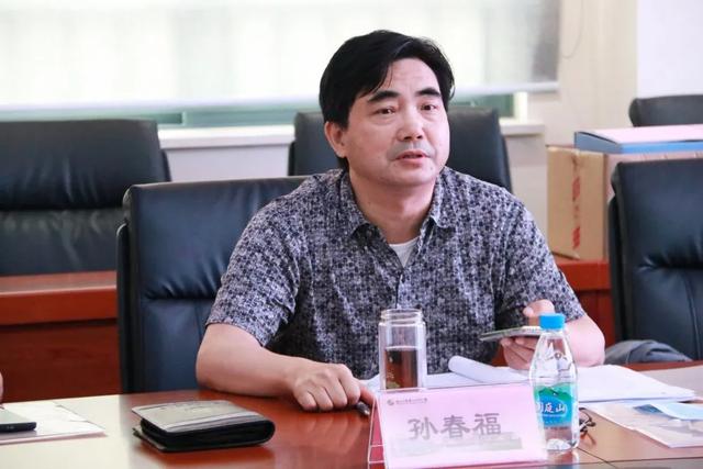 潛心課題研究同心筑夢(mèng)，提升育人質(zhì)量再譜華章（教研引領(lǐng)謀新篇,凝心聚力求發(fā)展）