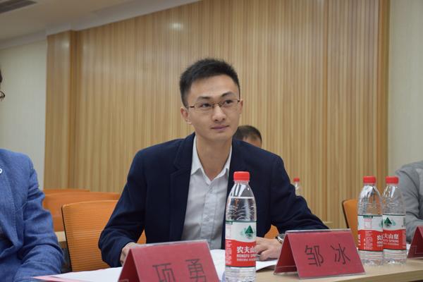8支戰(zhàn)隊(duì)從這場(chǎng)5000人、750支隊(duì)伍的競(jìng)賽中脫穎而出，總決賽倒計(jì)時(shí)?。╪支隊(duì)伍淘汰賽決出1234名）"