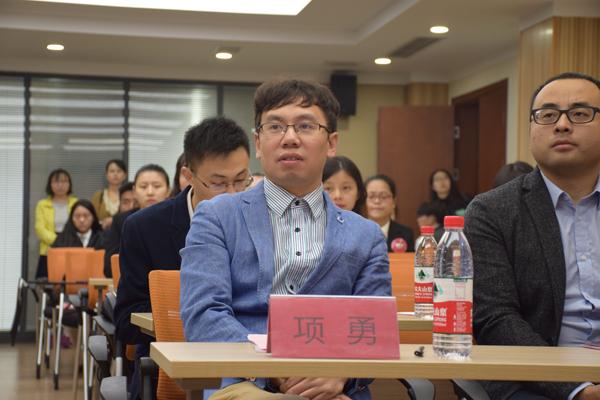8支戰(zhàn)隊(duì)從這場(chǎng)5000人、750支隊(duì)伍的競(jìng)賽中脫穎而出，總決賽倒計(jì)時(shí)?。╪支隊(duì)伍淘汰賽決出1234名）"
