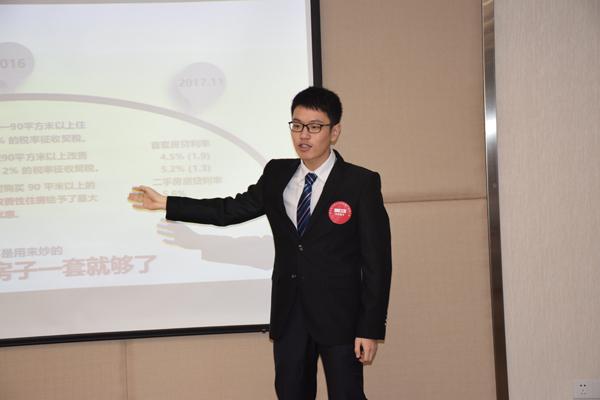 8支戰(zhàn)隊(duì)從這場(chǎng)5000人、750支隊(duì)伍的競(jìng)賽中脫穎而出，總決賽倒計(jì)時(shí)?。╪支隊(duì)伍淘汰賽決出1234名）"