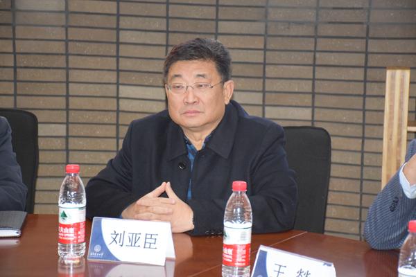 8支戰(zhàn)隊(duì)從這場(chǎng)5000人、750支隊(duì)伍的競(jìng)賽中脫穎而出，總決賽倒計(jì)時(shí)?。╪支隊(duì)伍淘汰賽決出1234名）"