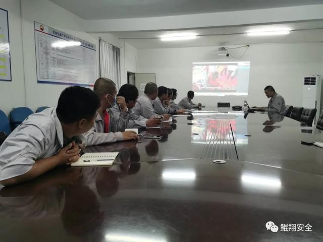 工程項目安全會議應(yīng)該怎么開？（工程項目安全會議應(yīng)該怎么開展）